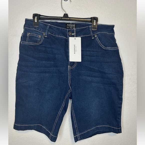 Bloomchic Very Stretchy High Rise Dark Wash Denim Shorts us 12 - Picture 2 of 6
